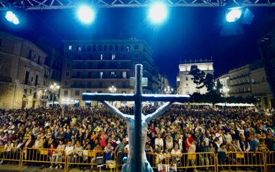 Más de 2.000 personas asisten al Rosario por la Vida celebrado en la Plaza de la Virgen de Valencia